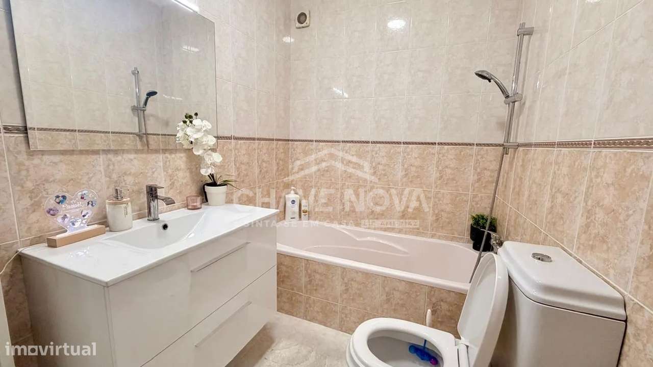 T2 c/ Garagem Box em Canelas-11