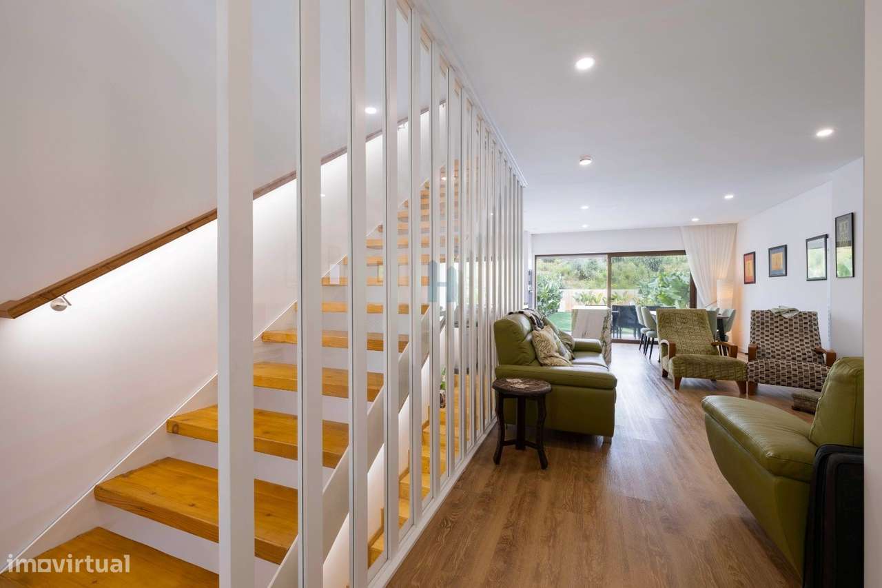 Moradia, semi-nova, com piscina e garagem - Grande imagem: 3/32