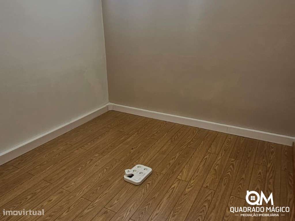 Loja à Venda em Ramalde com Localização Estratégica junto ao Hospit...-15