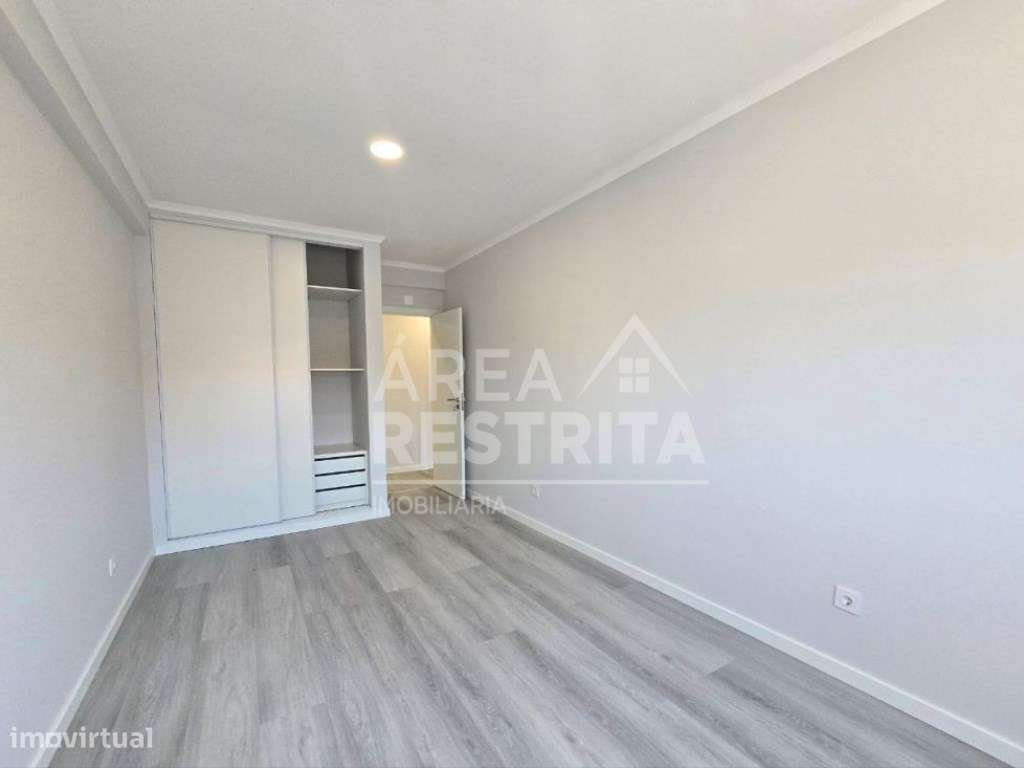 Apartamento T4, totalmente remodelado, na Cruz de Pau-23