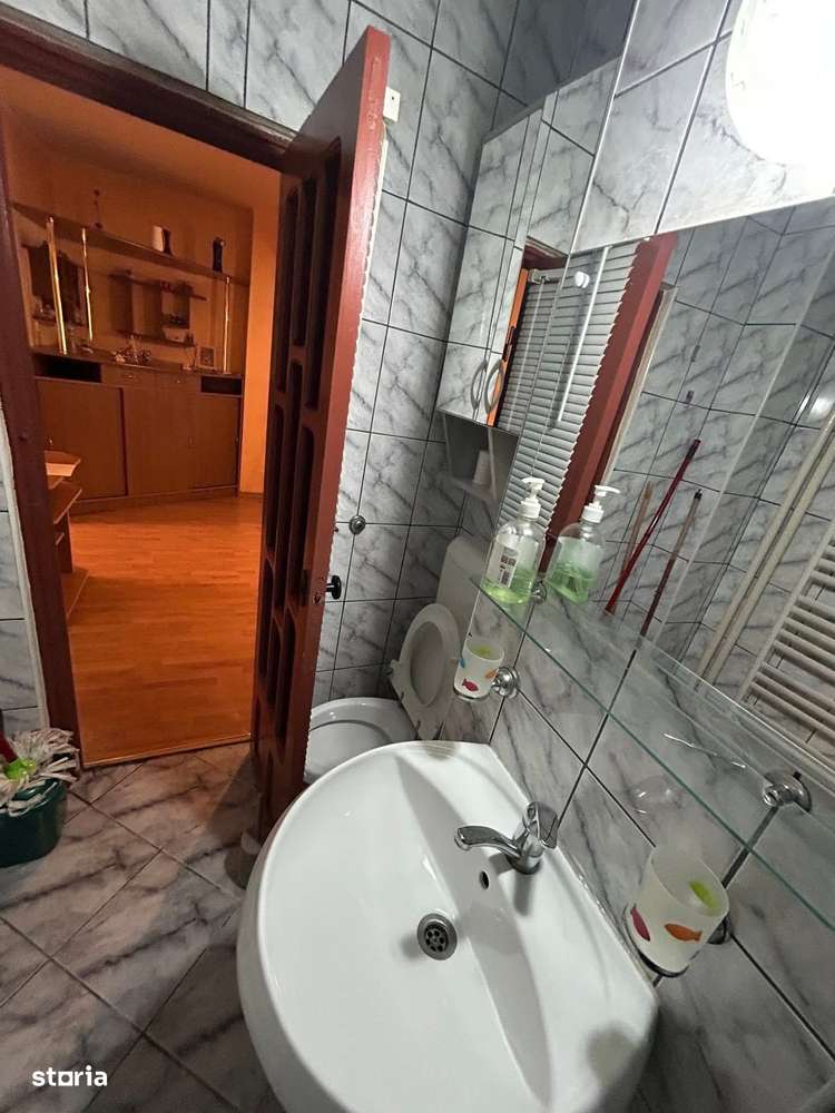 De inchiriat apartament cu 3 camere, mobilat, zona ultracentrala - Imagine principală: 3/8