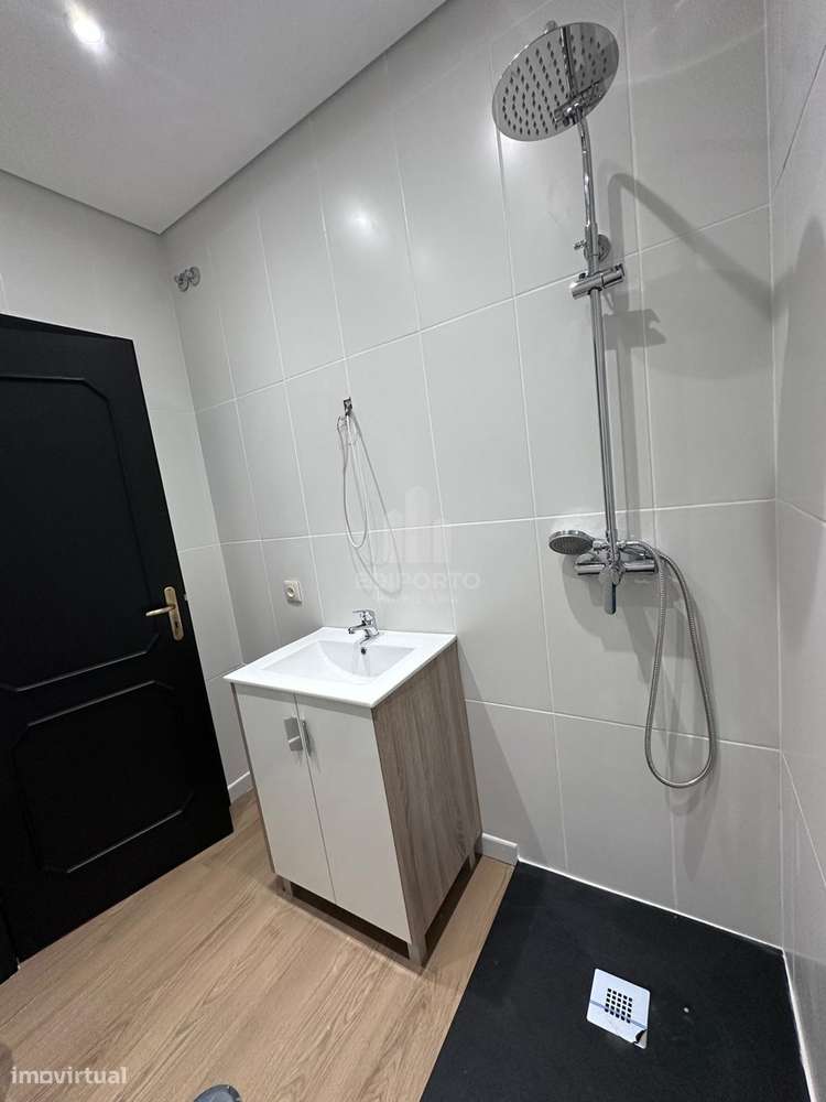 Apartamento T3 totalmente renovado no centro de Rio Tinto-14