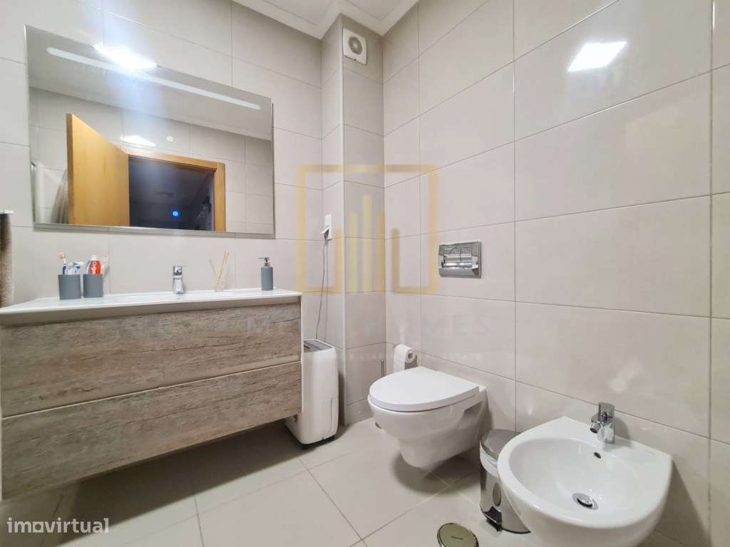 Apartamento T3 com Terraço e 3 WC, em Lagoa.-53