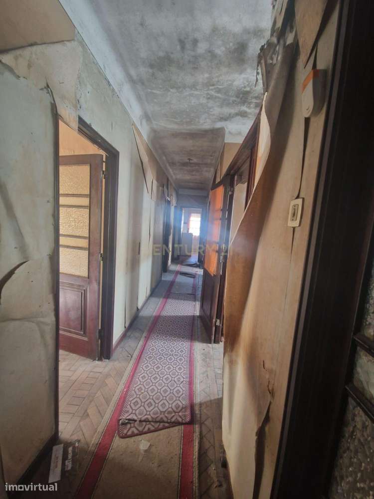 Apartamento 154m2 para remodelação total na Rua Santa Catarina - Porto - Grande imagem: 3/26