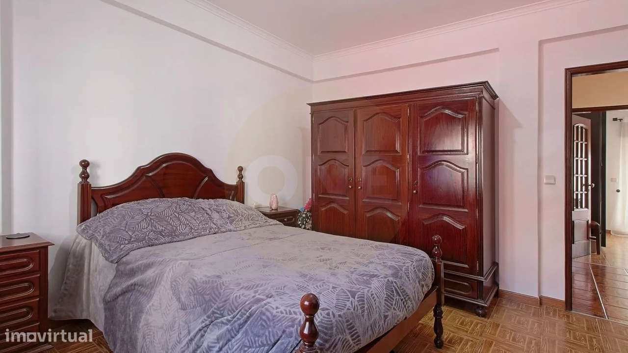 Moradia T3+1 em Caneças-23