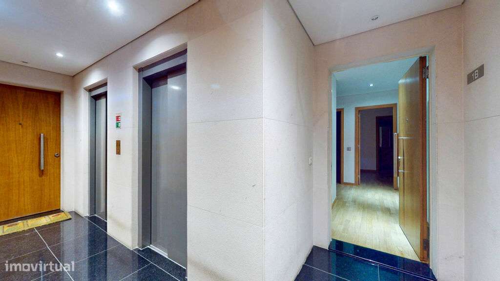 T2 com 2 estacionamentos e varandas | Parque das Nações Norte - Grande imagem: 5/33