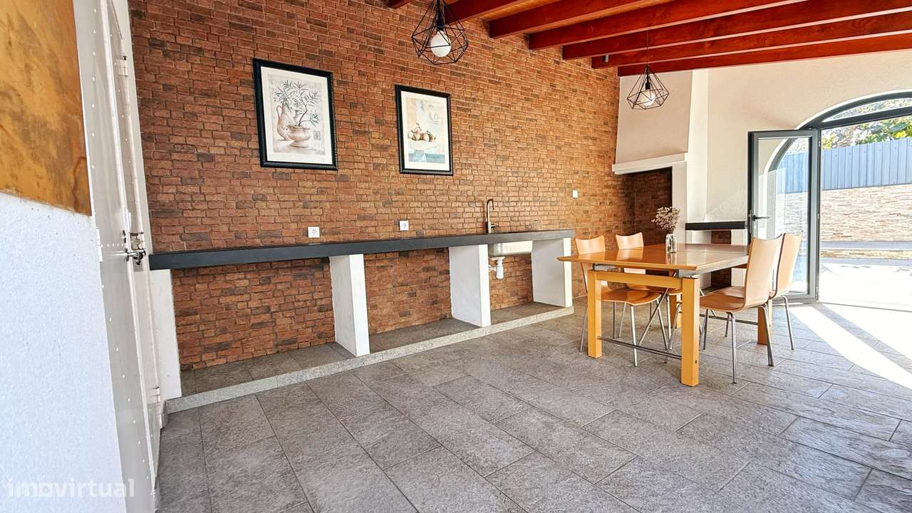 Moradia IsoladaT1+1 Totalmente Remodelada -Charneca da Caparica-32