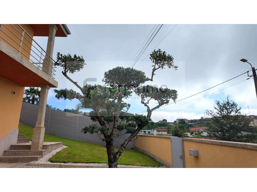 Magnífica Moradia, em zona tranquila-3