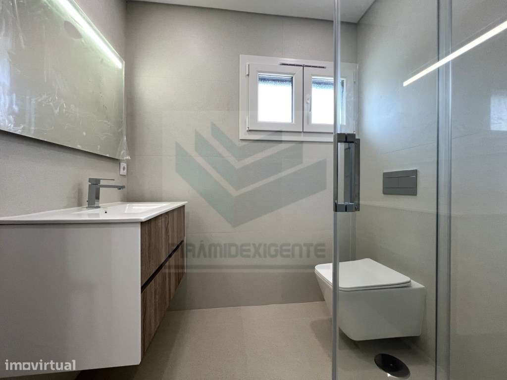 Moradia Isolada, Nova, 3 Suítes, Piscina, Garagem, AZEITÃO!-18