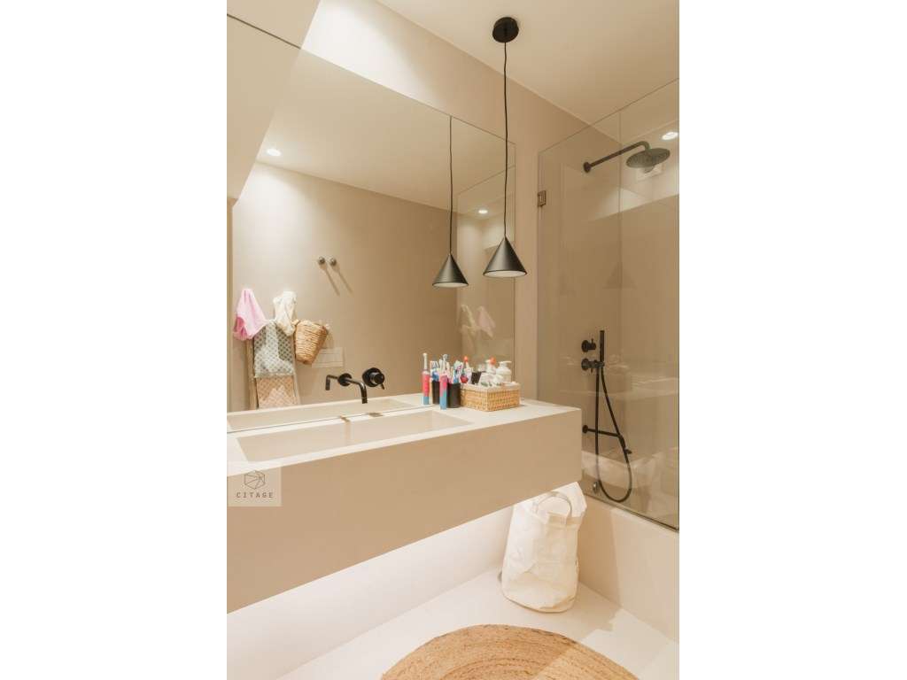 Apartamento T4 com garagem e terraço em Belem-28