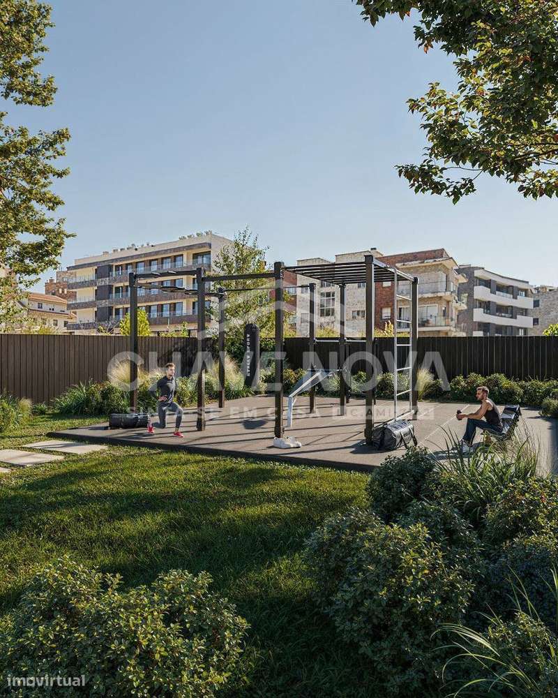 Apart. T4 Novo c/2 Lugares de Garagem - Condomínio Fechado na Madalena-10