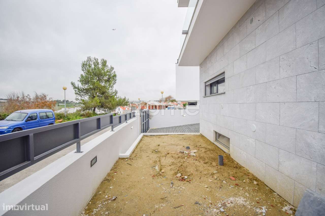 Moradia c/ Piscina NOVA - Grande imagem: 4/38