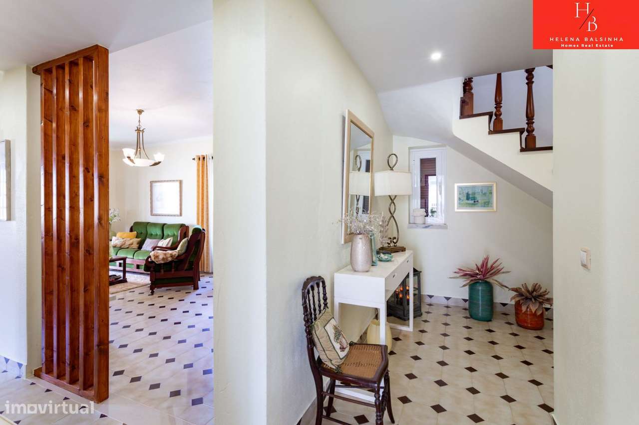 Bonita moradia V6, situada nos Casais de São Lourenço, junto à pra-4