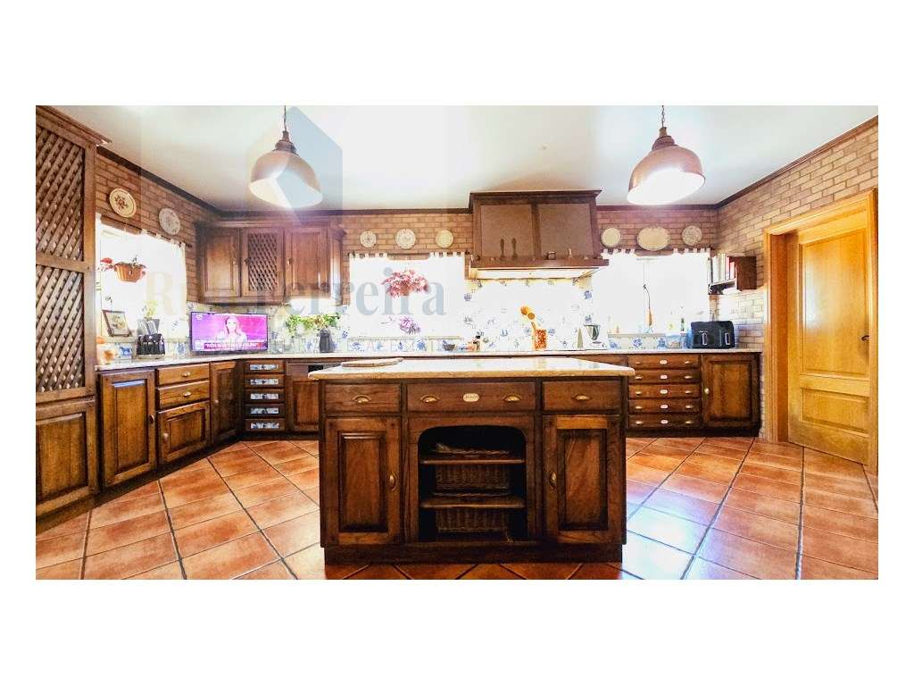 Moradia Isolada com amplo espaço exterior !!-18