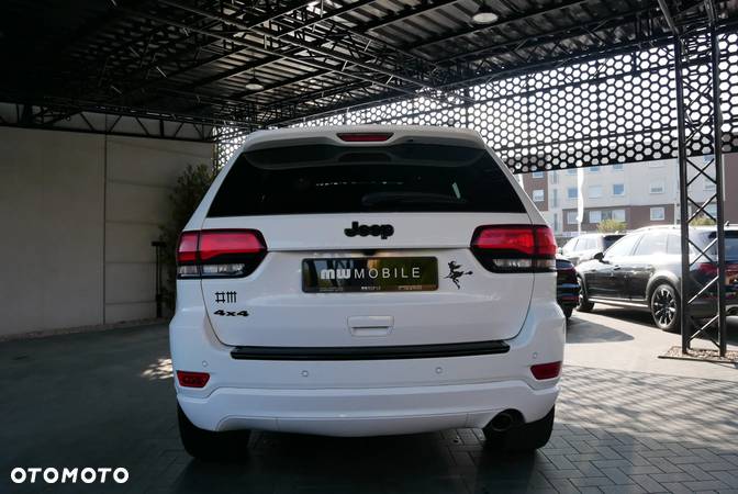 Jeep Grand Cherokee - 17