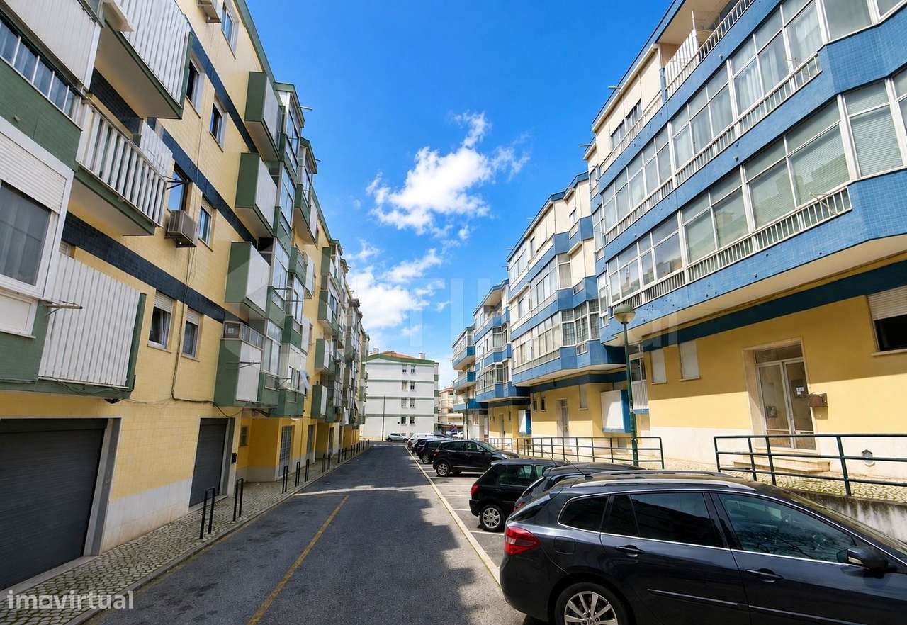 O Seu Novo Refúgio em Linda-a-Velha: T1 Pronto a Habitar a Minutos de-15