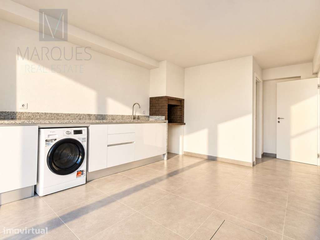 Moradia V4 com Garagem, Logradouro e Jardim em Vale de Milhaços - C...-36