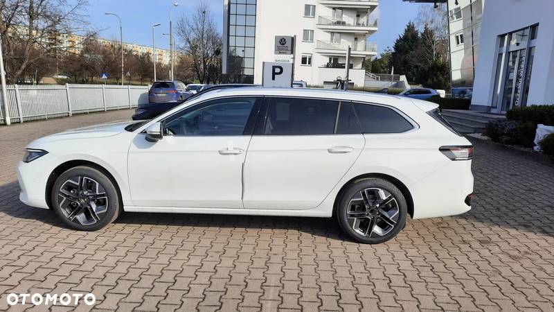 Volkswagen Passat 1.5 TSI ACT mHEV Elegance DSG - 4