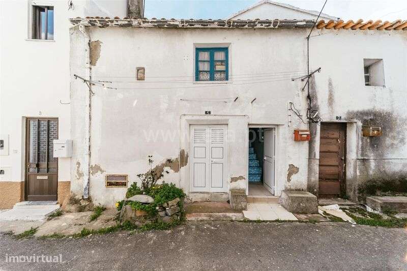 Moradia em Banda T1 / Covilhã, Teixoso - Grande imagem: 1/18