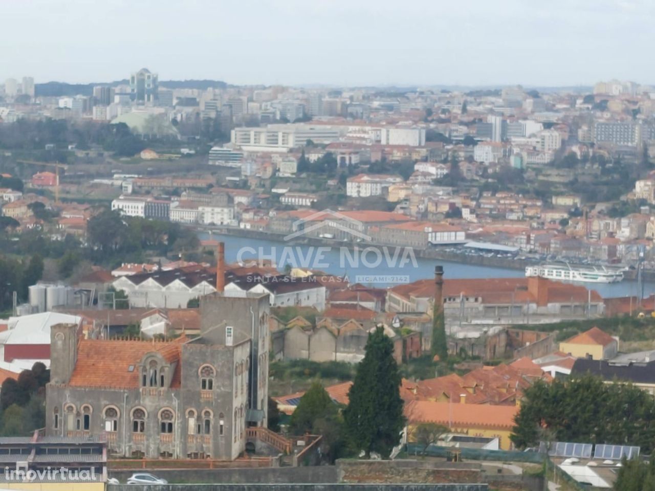 T2 no centro de Gaia com lugar de garagem e arrumos