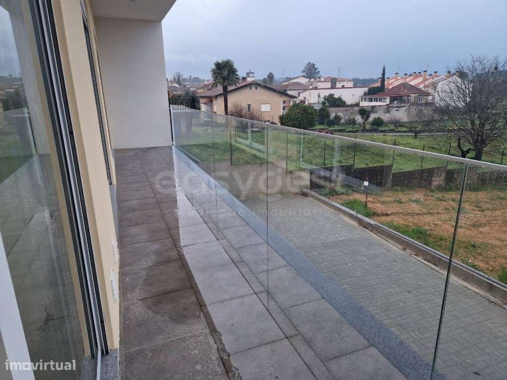 Moradia T3 Nova com lagradouro, situada em Mogofores, Anadia-3