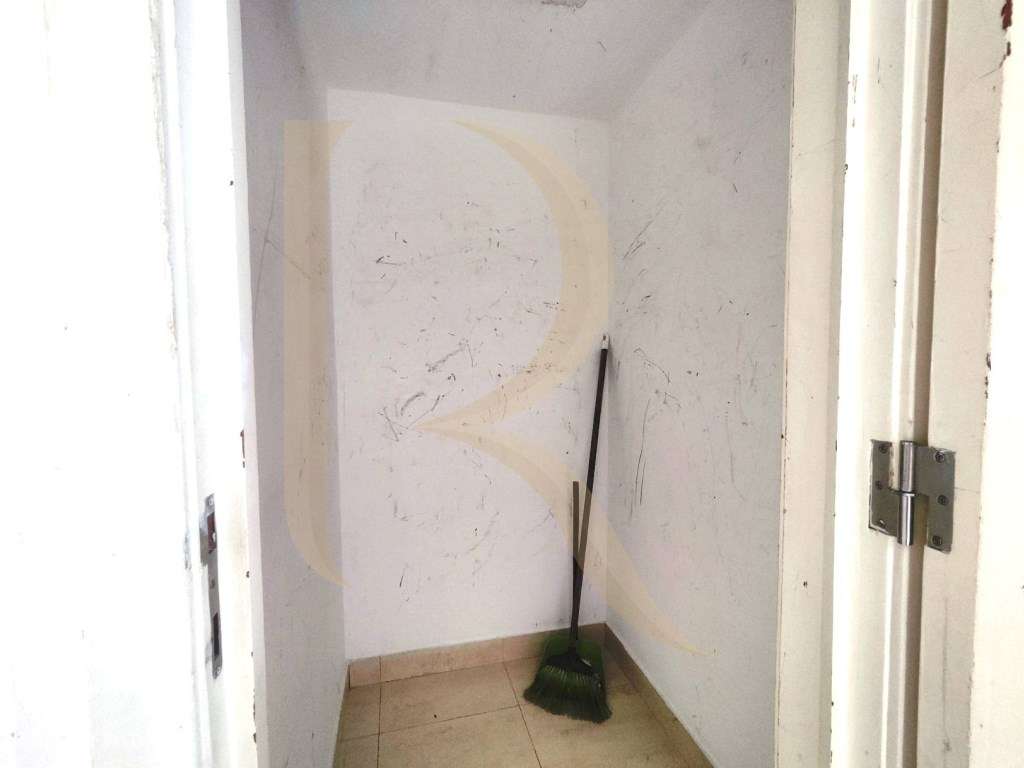 Apartamento T2 com varanda nas Paivas - Seixal-12