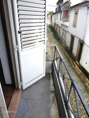 Moradia dois pisos, T2+2 com terraço-ALCAINS-Castelo Branco