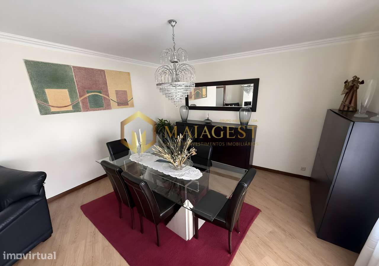 Apartamento T2 Renovado na Madalena com Garagem e Arrumos-7