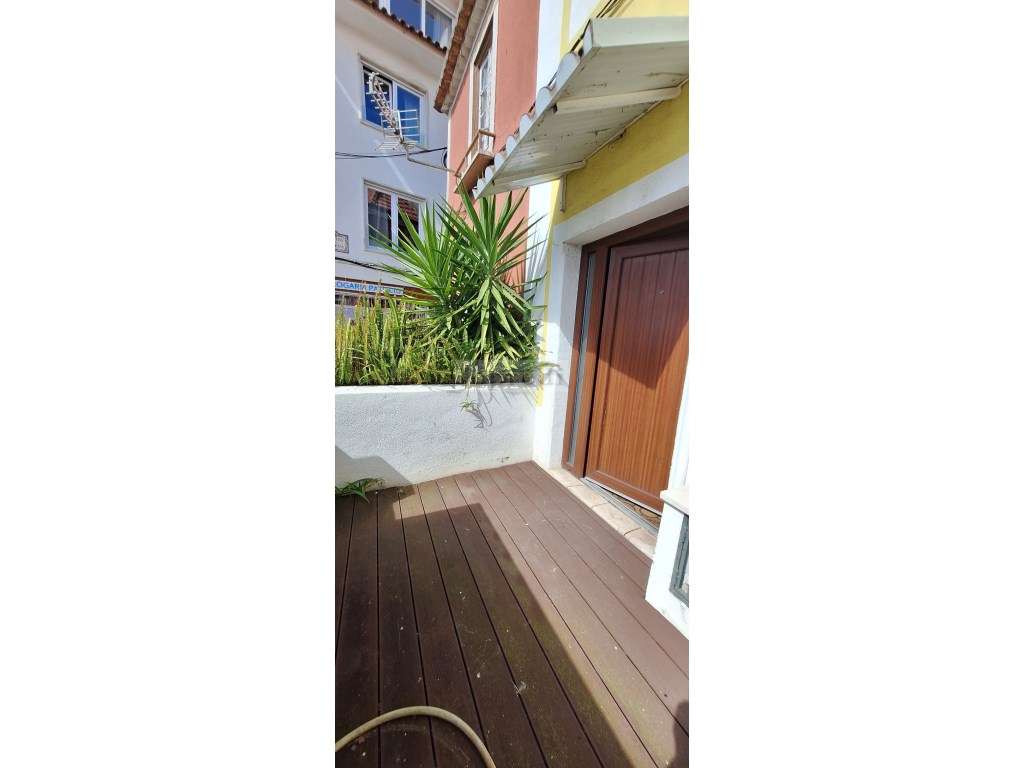 Moradia T1 Triplex no centro da Parede - Grande imagem: 2/14