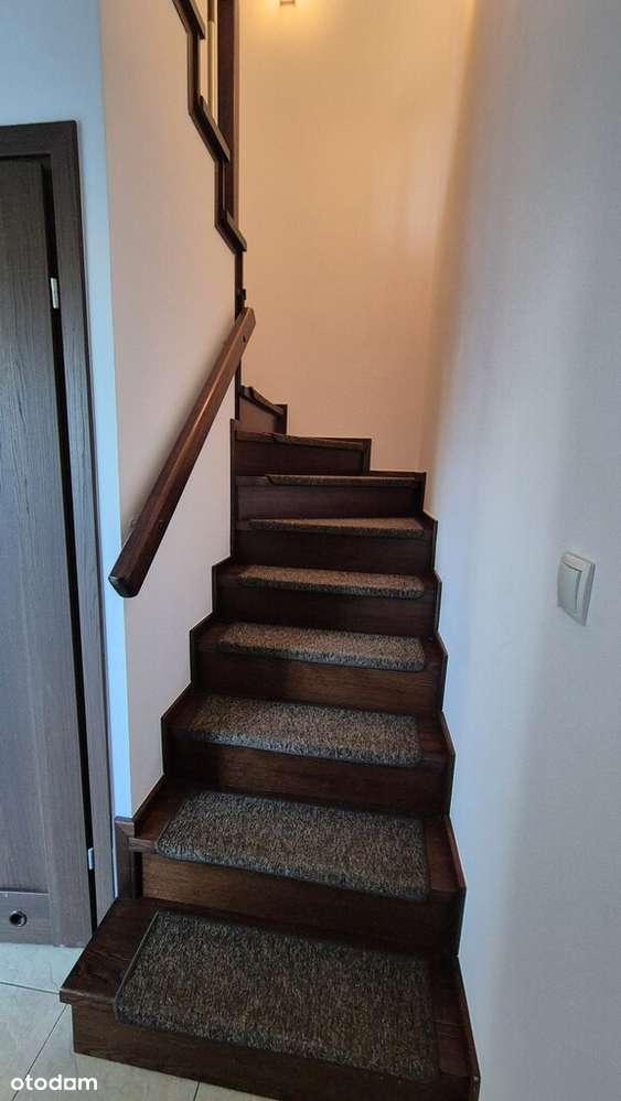 dwupoziomowe z ogródkiem i garażem na Plewiskach-5