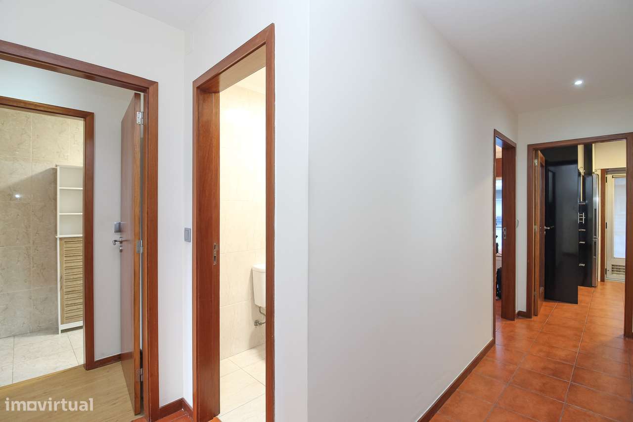 T2 Mobilado e Equipado Centro de Paredes-8