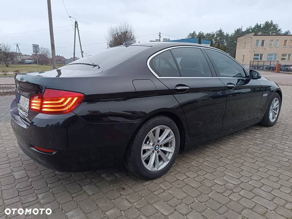 BMW Seria 5 528i xDrive - 7