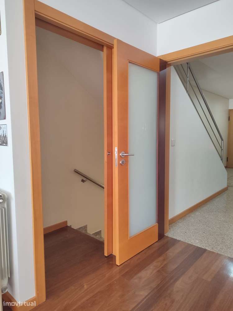 Moradia c/4 quartos(2 suites)+escritório, condomínio fechado c piscina-34