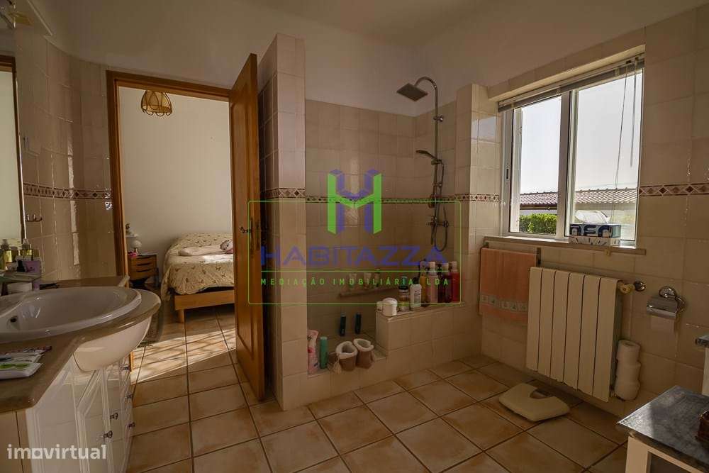 Fantástica Moradia Térrea T3+1, com piscina, grande jardim, e garagem,-44