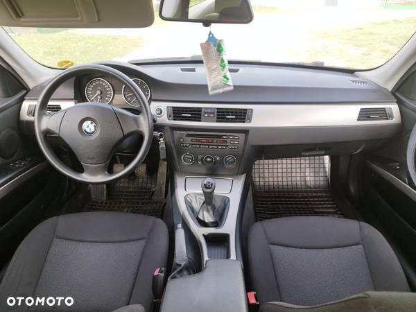 BMW Seria 3 320i - 18