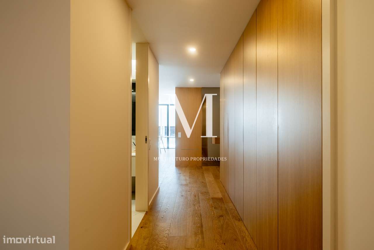 Apartamento T3 | Terraço | Varandas | Garagem | Praia-26