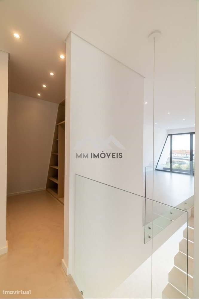 Moradia T3+1 | NOVA | Piscina | Francelos | 4 Frentes | Box | Praia-38