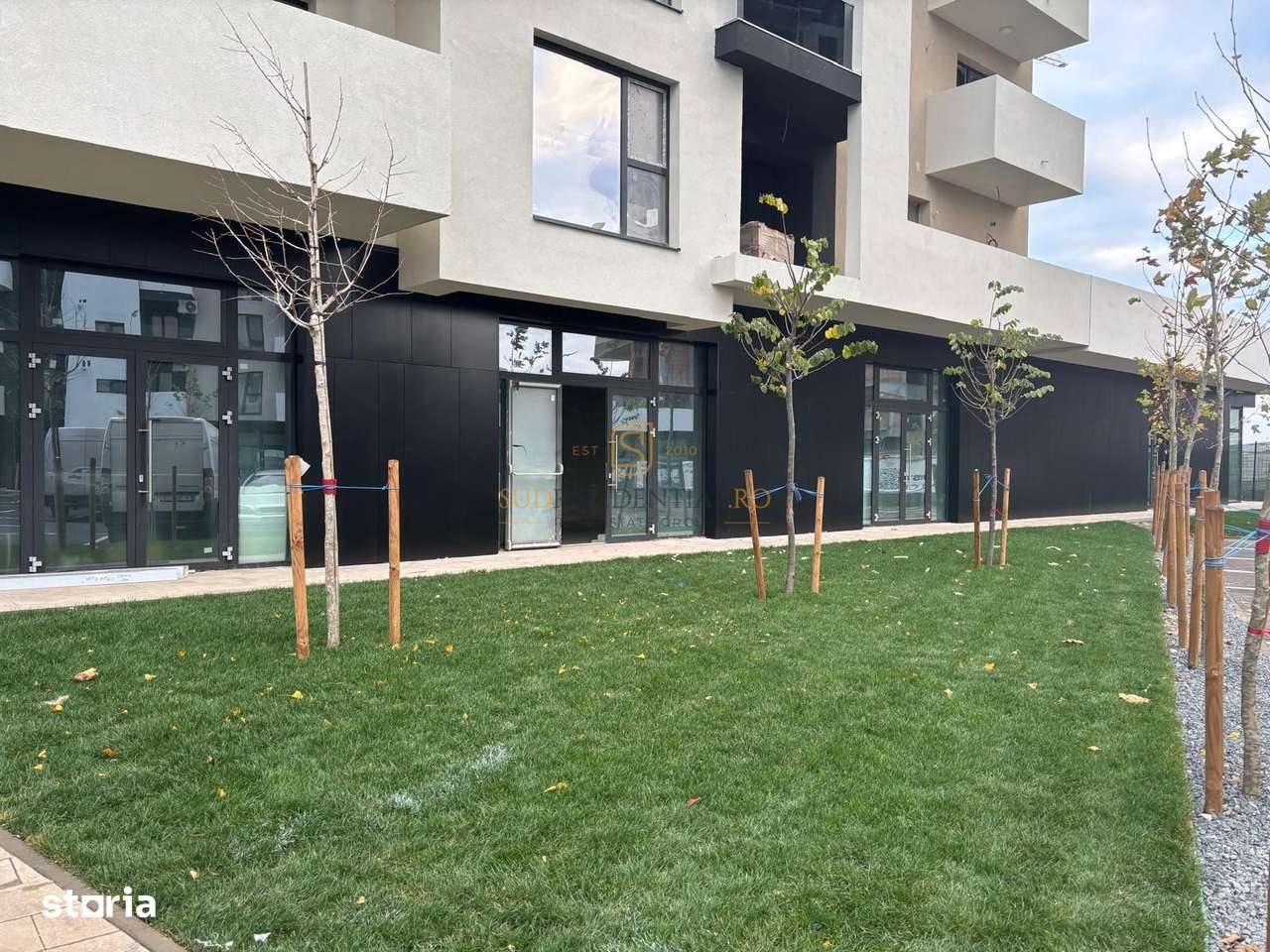 Spatiu comercial excelent, 200 mp, vitrina ampla, locuri de parcare - Imagine principală: 5/12