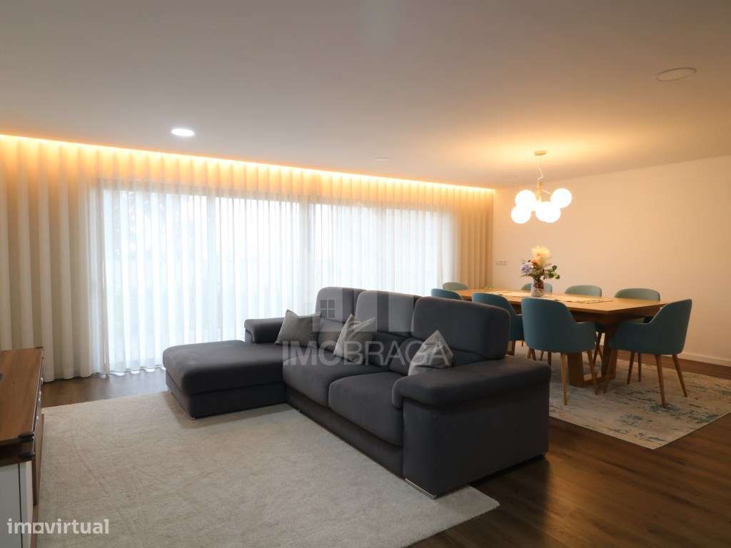 Venda Moradia Geminada T3, em Esporões, Braga-19