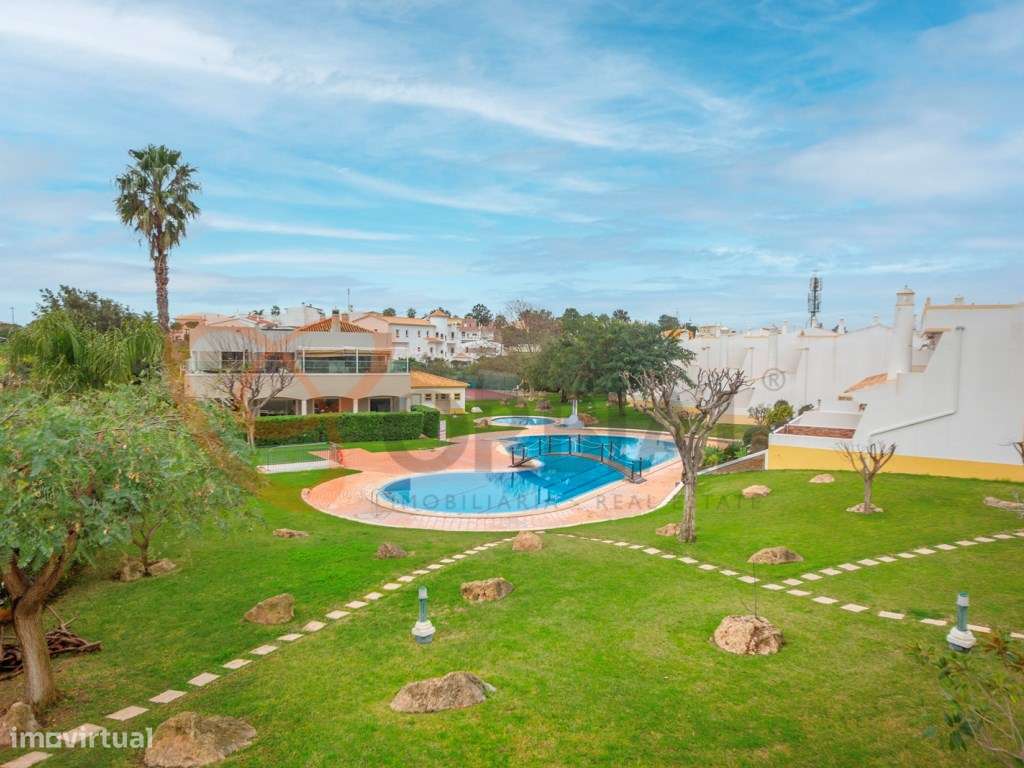 Moradia V2 para venda, inserida em condomínio privado com piscina, ...-23