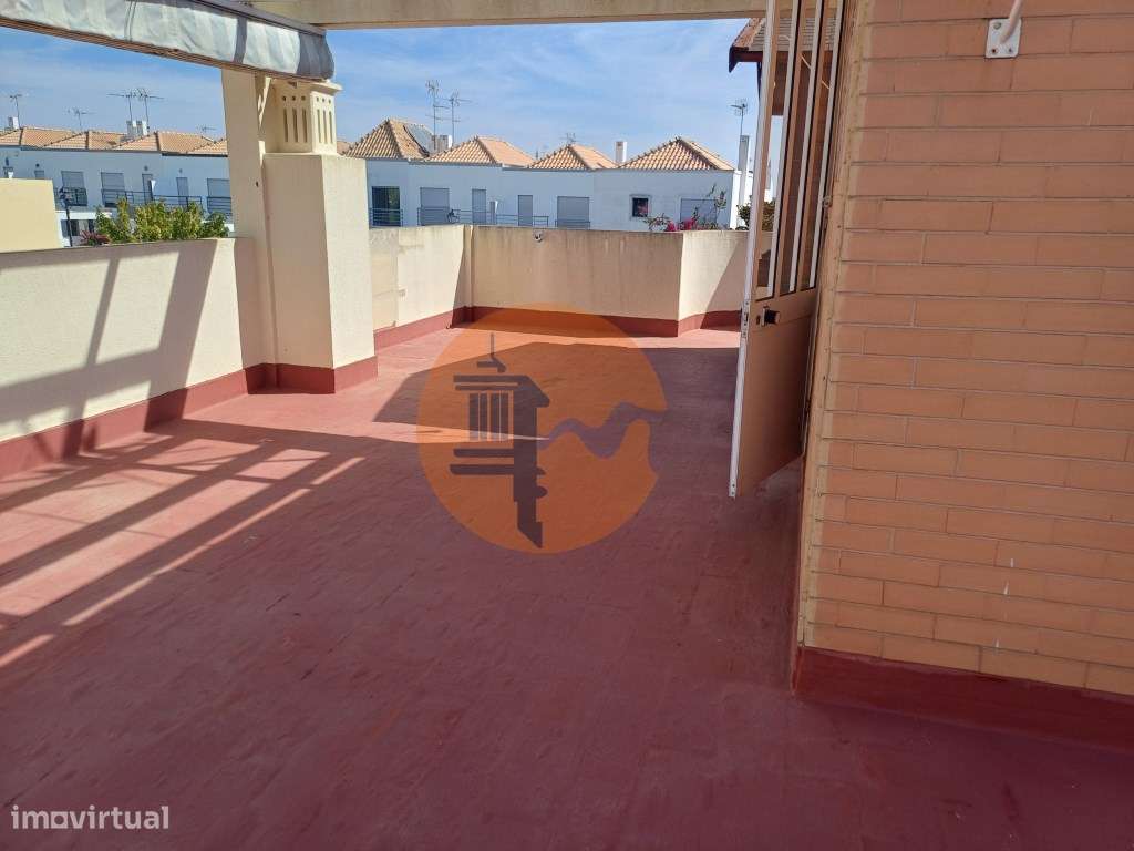 Andar de Moradia T2 , totalmente mobilado , com terraço amplo, Vist... - Grande imagem: 4/30