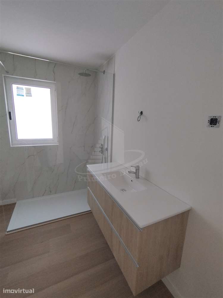 Moradia de 2 pisos com vistas fabulosas-32