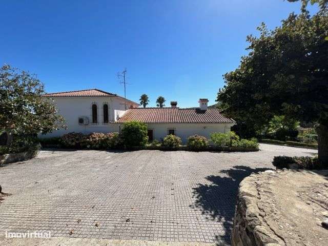 Excelente Moradia c/Piscina, Ringue desportivo, Garagem-11