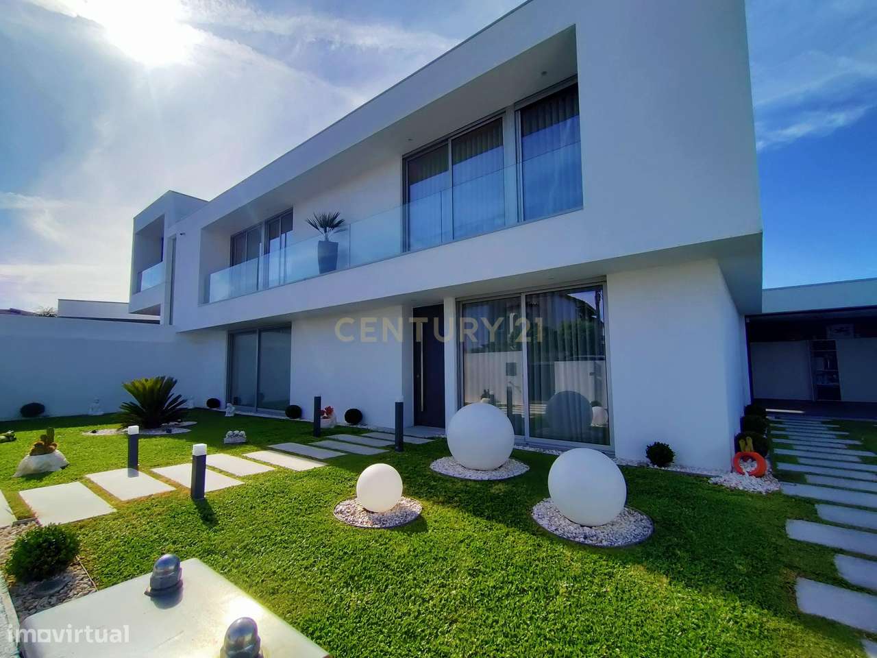 Moradia T4 Moderna com Piscina e Jardim – Touguinha - Grande imagem: 3/57