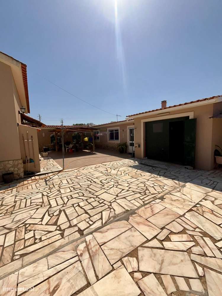 Moradia T2+1 com piscina em Salvaterra De Magos.-25