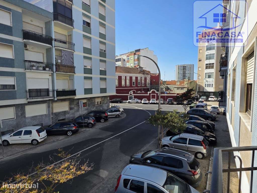 Apartamento T4 com boas áreas e excelente localização - Montalvão(S...-20