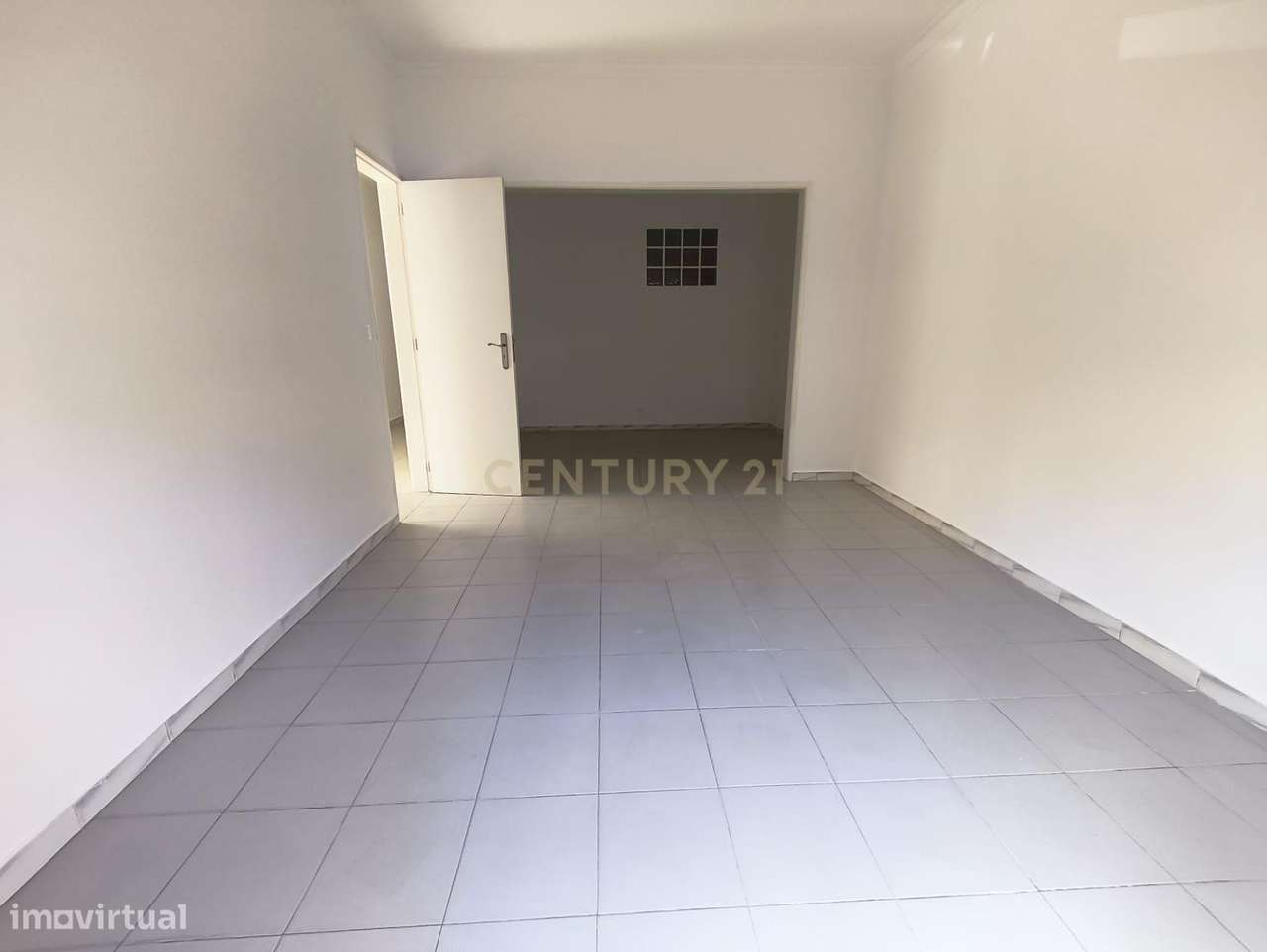 Moradia T2  |  Terraço  |  Com loja ou garagem-5