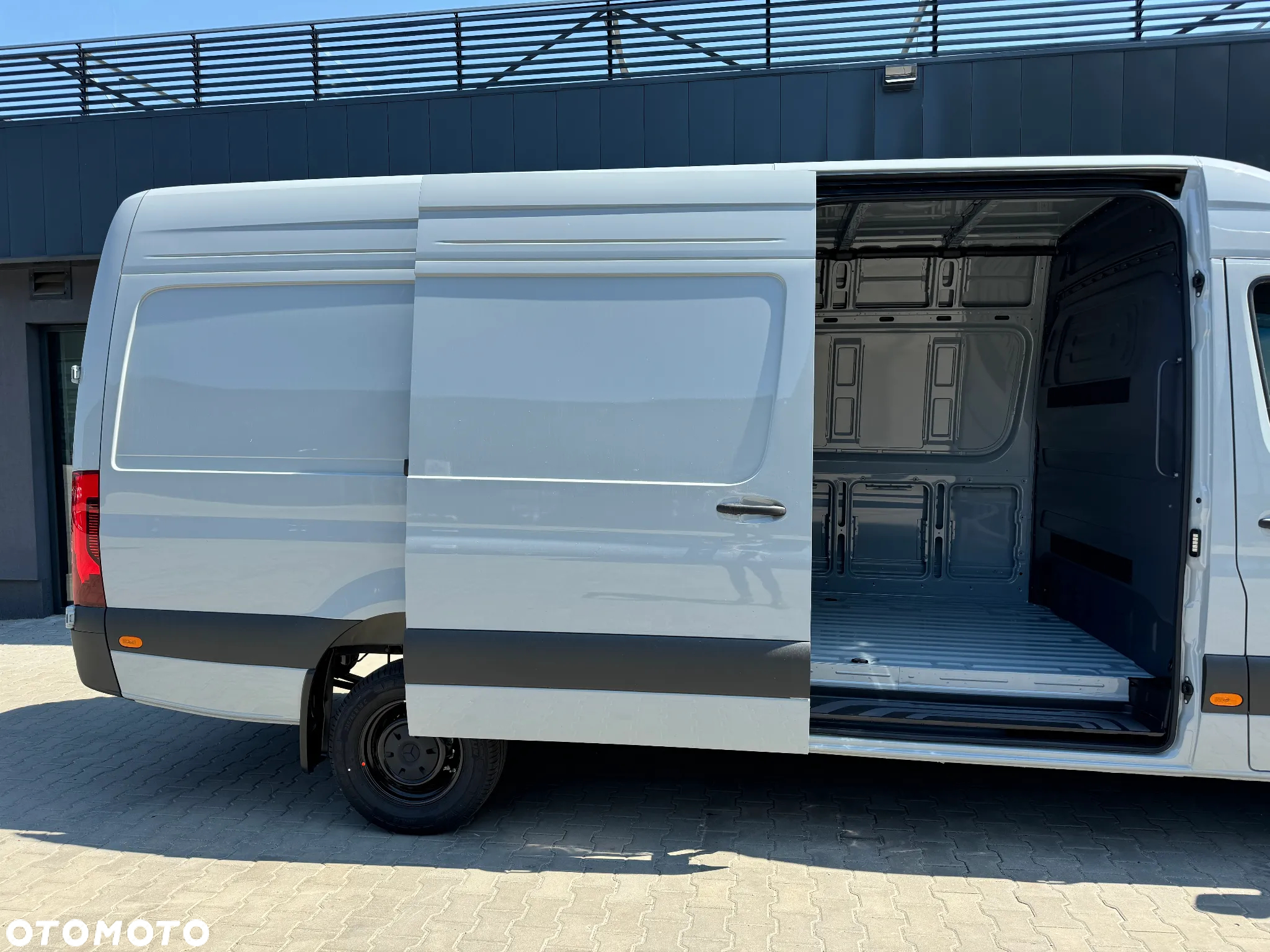 Mercedes-Benz Sprinter - 25