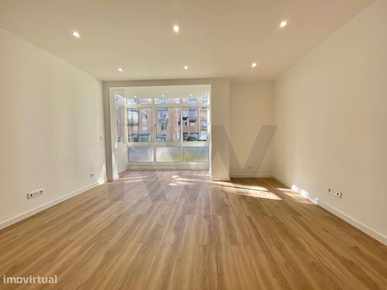 T3 remodelado, próximo ao Metro e Comboio Reboleira - Grande imagem: 5/21