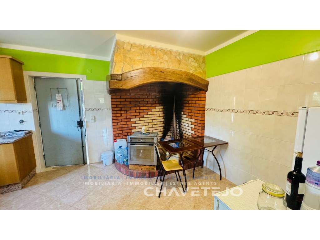 Quintinha T4 com Amplas zona para Oficinas, Terreno Plano e Enorme ...-17
